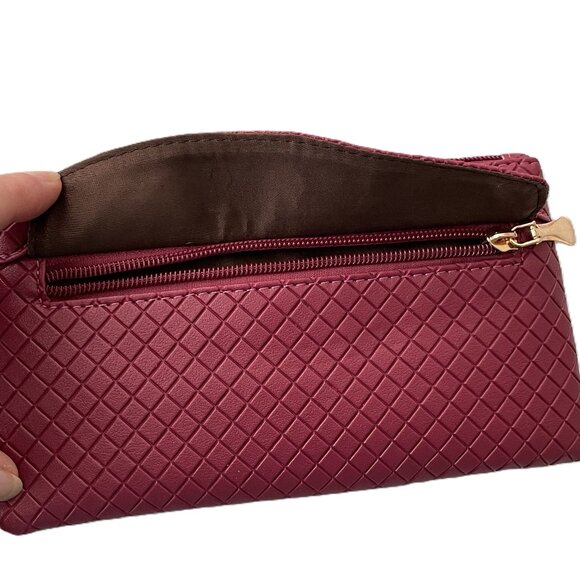 NWOT Burgundy Quilted Wristlet PU Leather - Picture 2 of 5